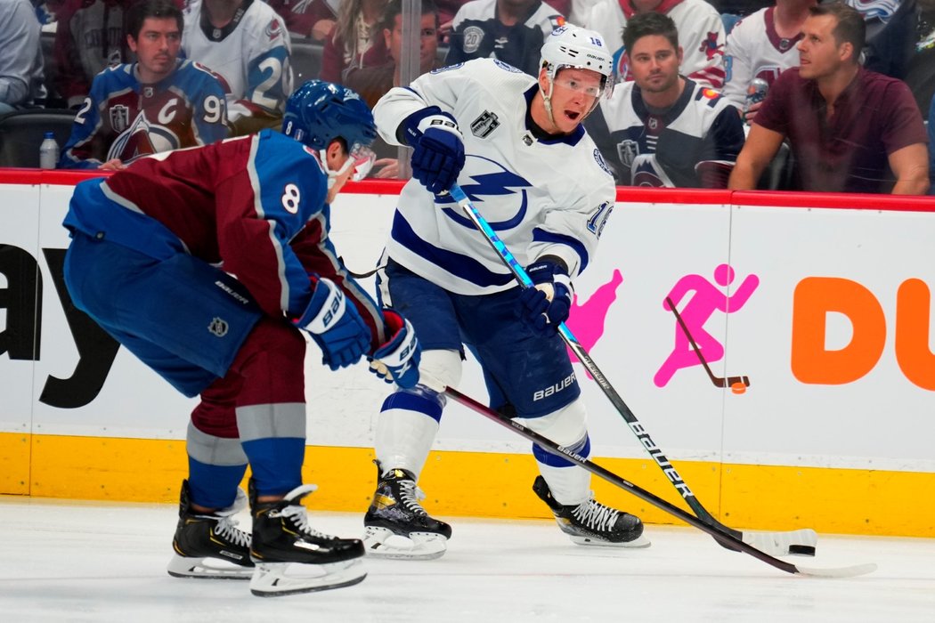 Český útočník Tampy Ondřej Palát ve finále Stanley Cupu rozhodl páté utkání