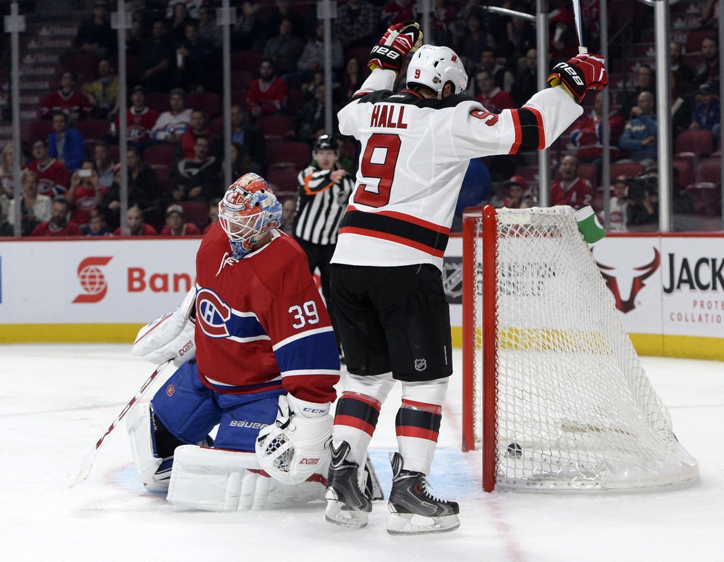 Taylor Hall umí s pukem nevídané věci.