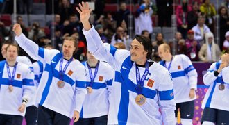 Sakic, Selänne, Koivu nebo Krupp. Síň slávy IIHF přivítala nové členy