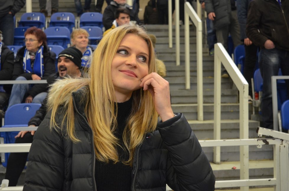 Lucie Šafářová se ve čtvrtek přišla podívat na extraligové utkání Komety, za kterou debutoval její přítel Tomáš Plekanec.