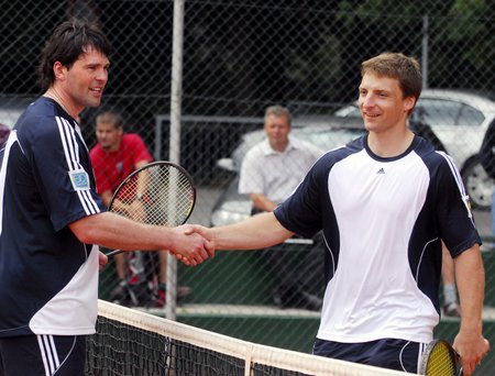 Jaromír Jágr (vlevo)  na exhibičním tenisovém turnaji Jágr Teamu s Janem Hrdinou.