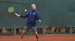 GM národního týmu Petr Nedvěd válí i na tenisovém kurtu