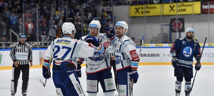 Brněnští hokejisté se radují z gólu v předehrávce 12. kola proti Plzni, Milan Gulaš se poprvé v sezoně neprosadil