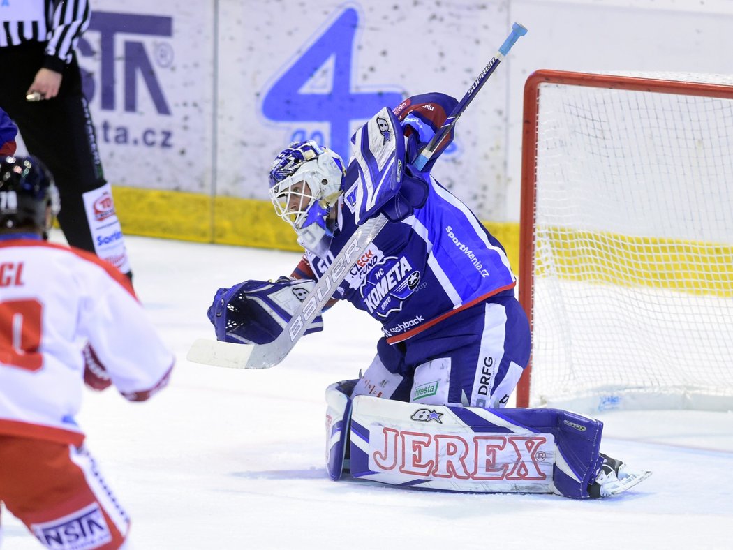 Karel Vejmelka se i po poslední výprasku od Zlína postavil do branky Komety i na ledě Olomouce