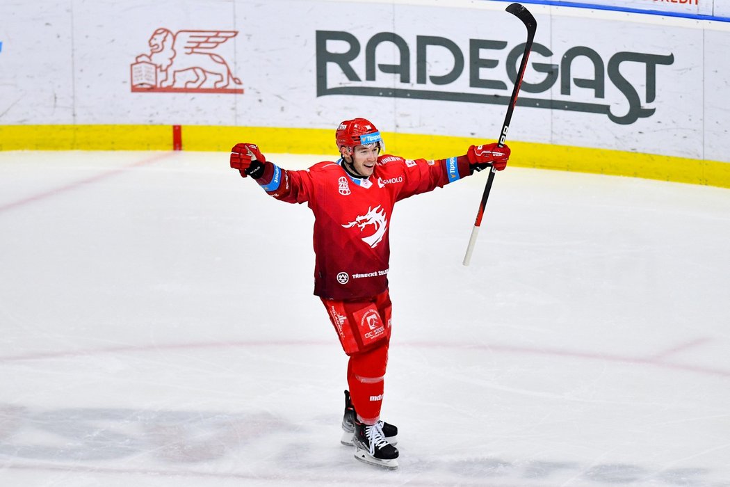 Marko Daňo z týmu Ocelářů slaví svůj druhý gól na ledě Liberce