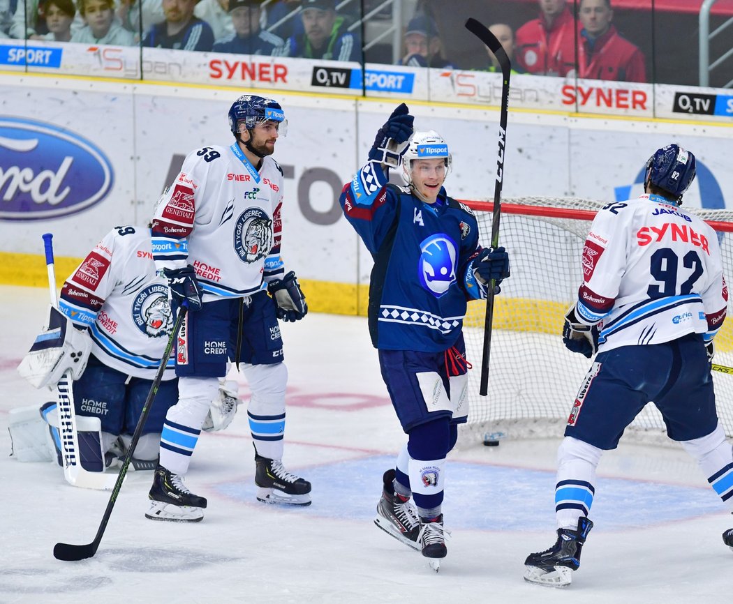 Je tam! Mladý útočník Jakub Pour poslal Plzeň do vedení na ledě Liberce