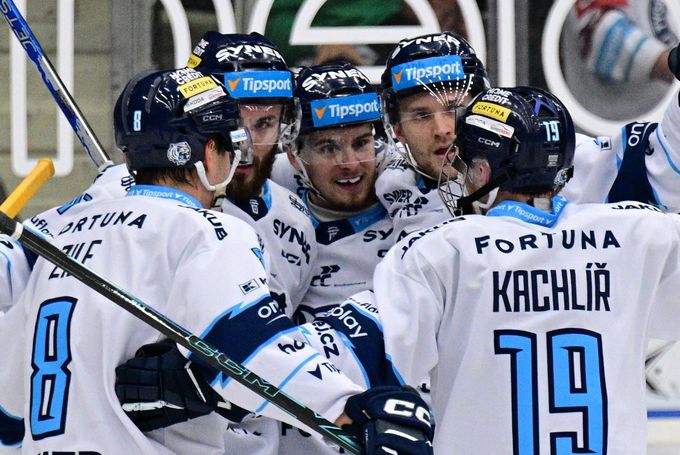 ONLINE: Třinec - Hradec 5:2. Liberec ničí Karlovy Vary, Pardubice otočily ve Vítkovicích ONLINE: Třinec - Hradec 5:2. Liberec ničí Karlovy Vary, Pardubice otočily ve Vítkovicích