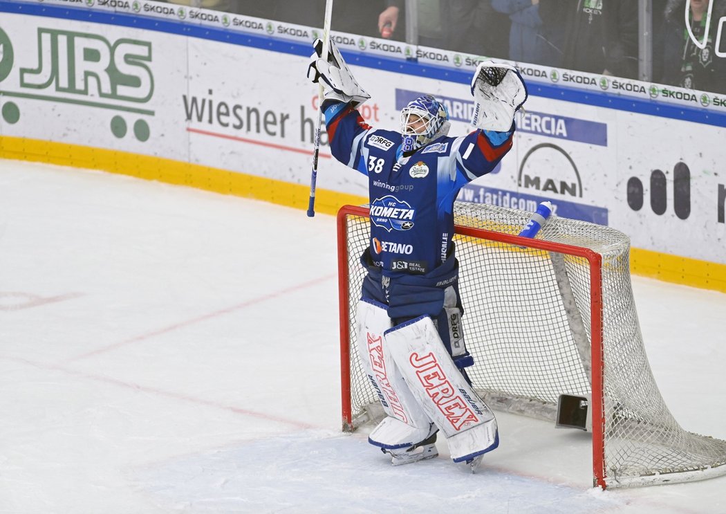 Vítězná póza Dominika Furcha po postupu do čtvrtfinále play off