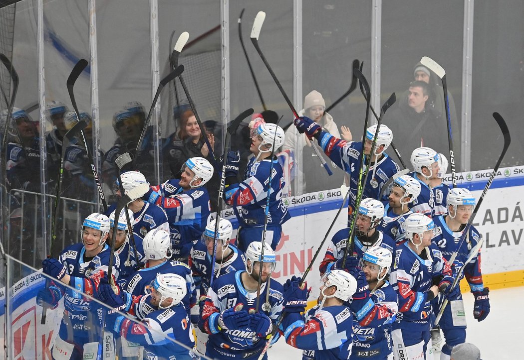 Děkovačka hráčů Komety po postupu přes Mladou Boleslav