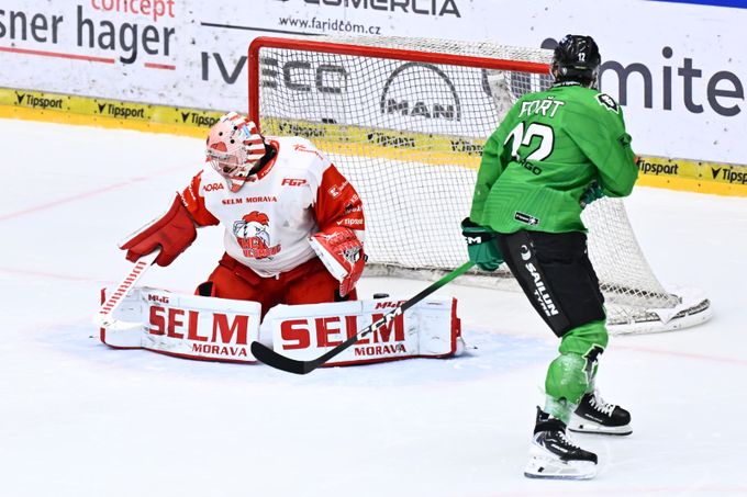 Mladá Boleslav - Olomouc 3:2sn. Bruslaři drží naději, v nájezdech rozhodla unikátní finta Mladá Boleslav - Olomouc 3:2sn. Bruslaři drží naději, v nájezdech rozhodla unikátní finta