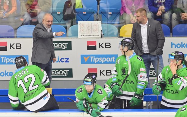 Jiří Kalous na střídačce Mladé Boleslavi Jiří Kalous na střídačce Mladé Boleslavi