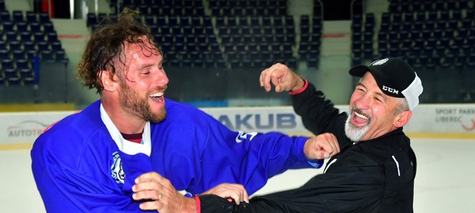 Radek Duda (vlevo) a Jan Ludvig (vpravo) během tréninku benáteckých hokejistů