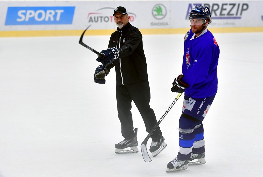 Jan Ludvig (vlevo) a Radek Duda (vpravo) během tréninku benáteckých hokejistů