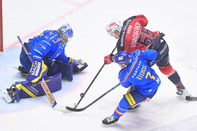 Přežít Dynamo? Uspat, vetřít se, bodat! Ale ty přesilovky. Červus jim to tam rozdává... Přežít Dynamo? Uspat, vetřít se, bodat! Ale ty přesilovky. Červus jim to tam rozdává...