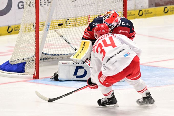 ONLINE: Pardubice - Třinec 2:2. Sparta porazila Vítkovice, Kladno padlo s Karlovými Vary ONLINE: Pardubice - Třinec 2:2. Sparta porazila Vítkovice, Kladno padlo s Karlovými Vary