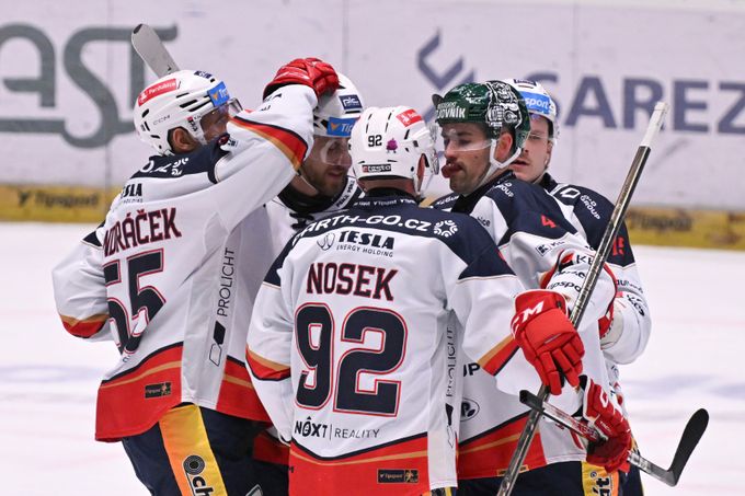 ONLINE: Třinecká jízda pokračuje. Pardubice vyhrály pošesté v řadě, Liberec - Vary 5:0 ONLINE: Třinecká jízda pokračuje. Pardubice vyhrály pošesté v řadě, Liberec - Vary 5:0