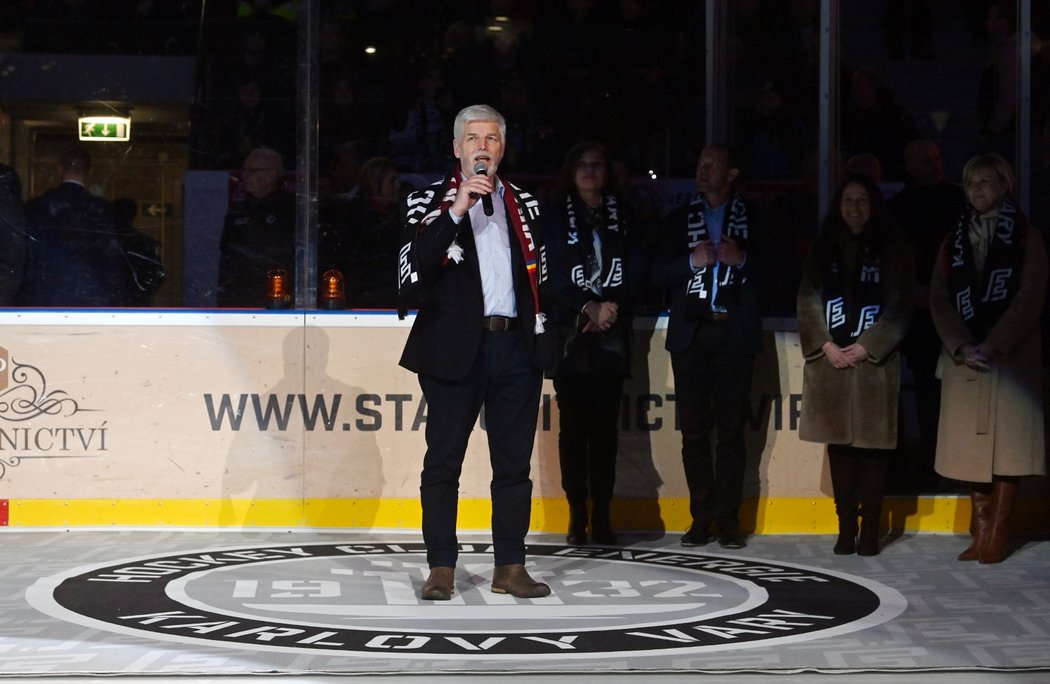 Nadcházející prezident Petr Pavel pozdravil v Karlových Varech hokejové fanoušky