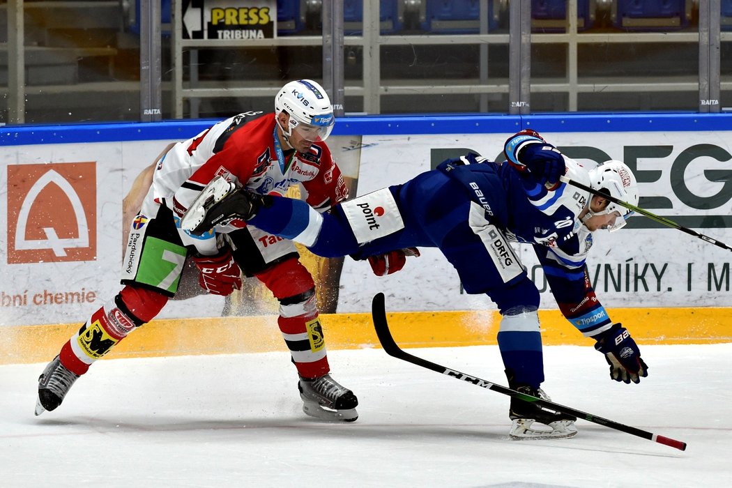 Hokejisté Komety v předehrávce 26. kola nastoupili proti Pardubicím