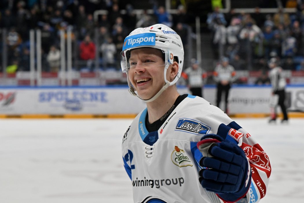Finský útočník Kim Strömberg s úsměvem na tváři po trefě proti Plzni