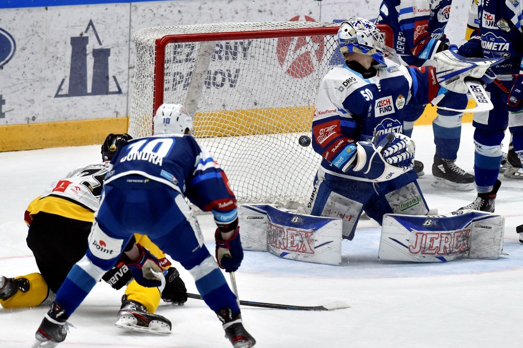 Hokejisté Komety neudrželi vedení 2:0 a Litvínovu gólem v závěru podlehli 3:4