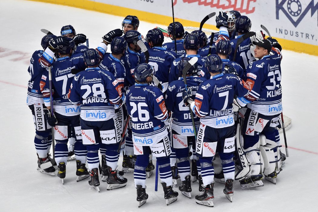 Vítkovice ovládly první slezské derby v sezoně, přestože s Třincem třikrát ztrácely. Konečný stav měl hodnotu 5:3 z pohledu hostů