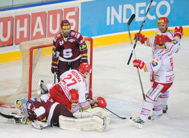 Martin Růžička, Radek Bonk a Václav Varaďa vytvořili zřejmě nejsilnější útok v historii Ocelářů Martin Růžička, Radek Bonk a Václav Varaďa vytvořili zřejmě nejsilnější útok v historii Ocelářů