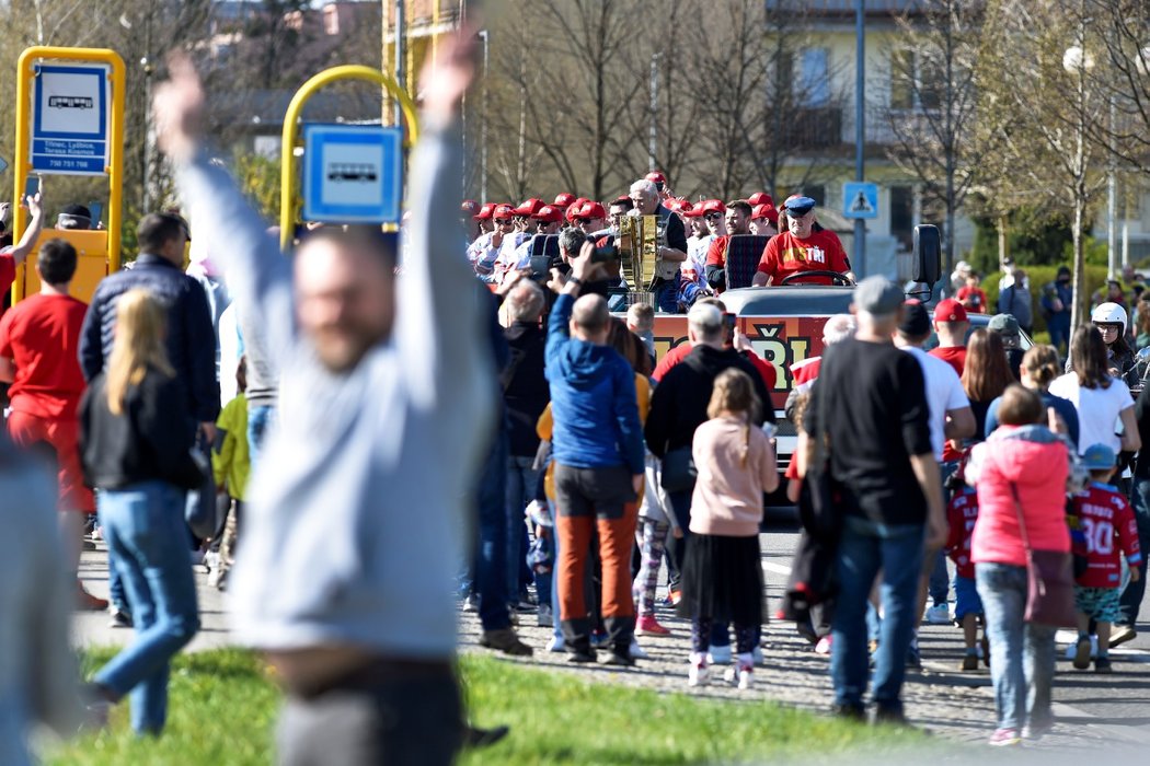 Davy fanoušků si nenechaly ujít mistrovskou jízdu Třince