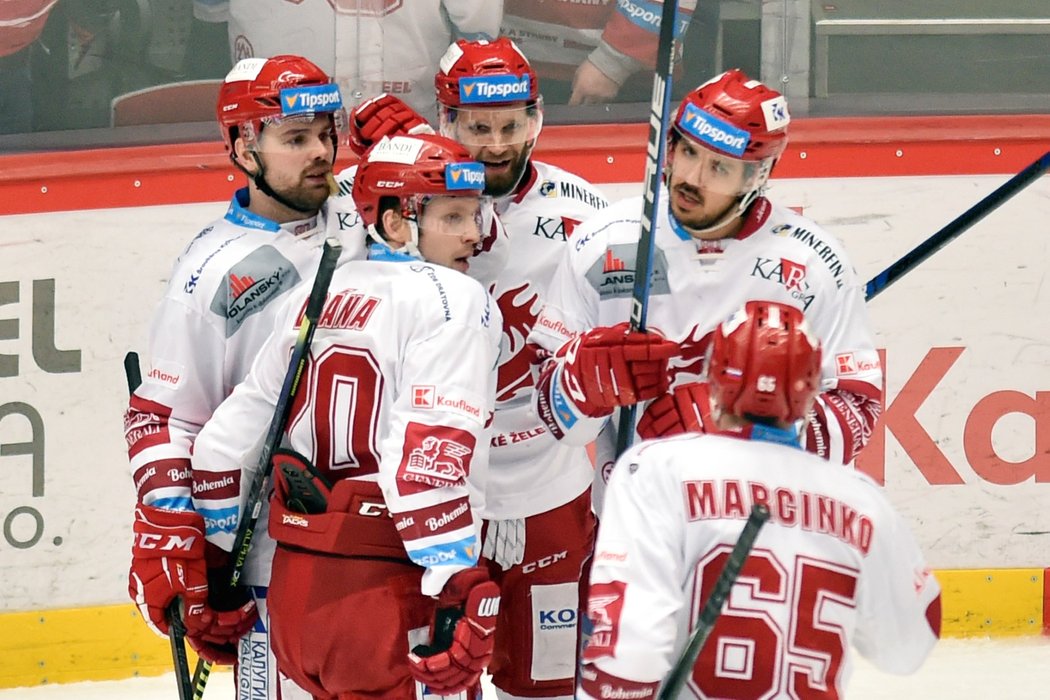 Třinec se nakonec dočkal vstřelené branky, v polovině třetí třetiny využil přesilovku Matěj Stránský