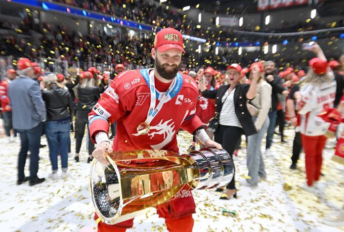 Růžička slaví 40: rekordy, návraty z Ruska i Zlatá familia. Přišel jako bránící křídlo Růžička slaví 40: rekordy, návraty z Ruska i Zlatá familia. Přišel jako bránící křídlo