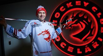 Wolski o útěku rodičů, Třinci, Jágrovi či Hejdukovi: V KHL se dějí věci...