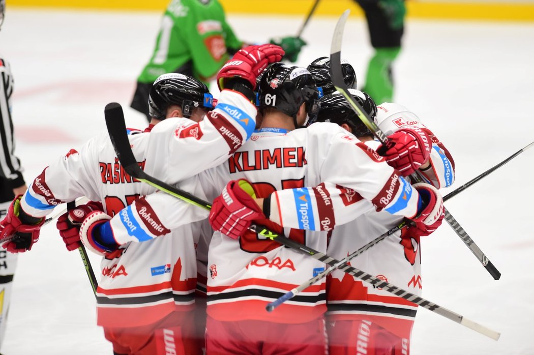 Olomoučtí hokejisté se radují z trefy do sítě Mladé Boleslavi