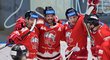 Hokejisté Olomouce slaví branku Davida Krejčího