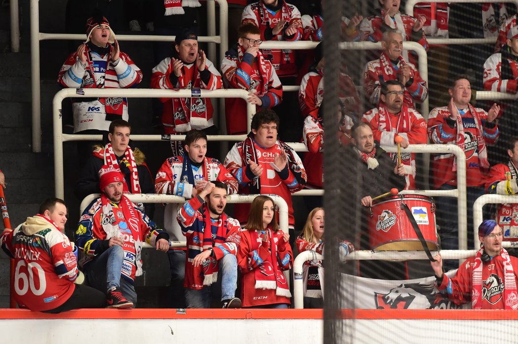 Pardubičtí fanoušci se přijeli do Olomouce podívat na sedmou prohru Dynama v řadě...