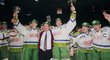 Mistři! Historický titul získala Olomouc v roce 1994, Ladislav Blažek stojí napravo od trenéra Josefa Augusty
