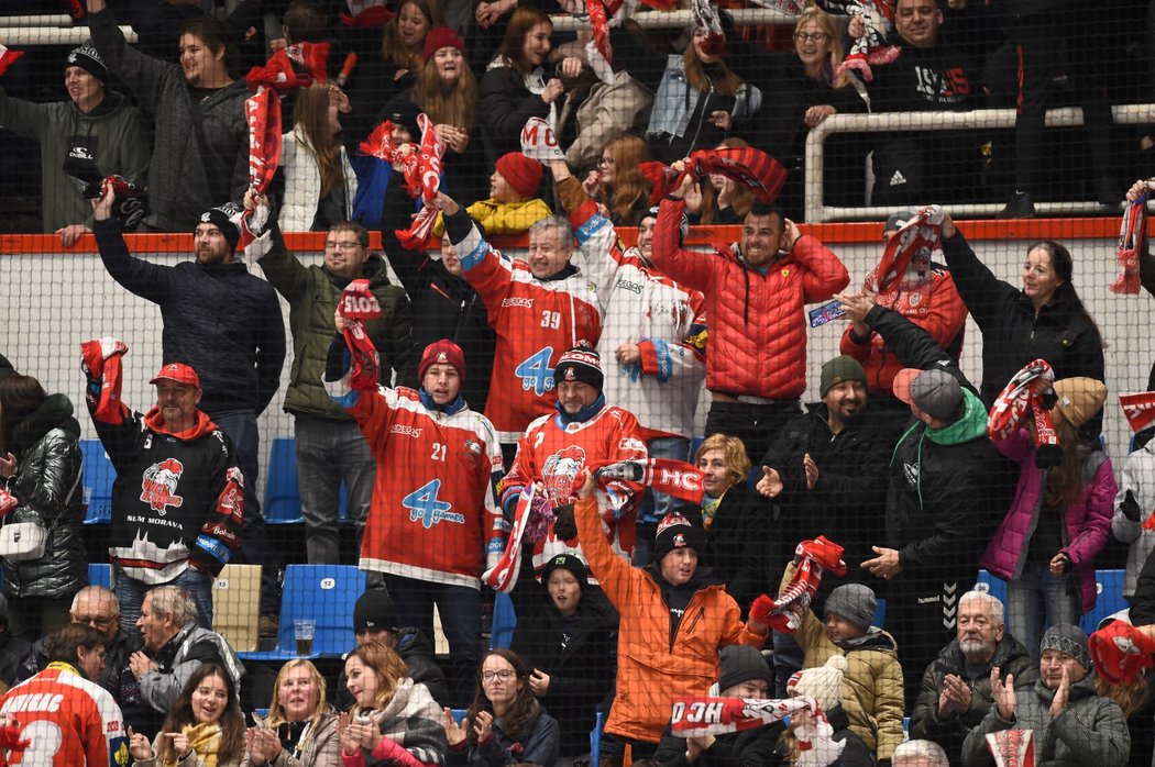 Olomoučtí fanoušci slaví vedení proti Hradci