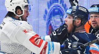 Kur... Ty taky padáš! Flynnovi spílal fanoušek: Někdo se chová jak idiot Kur... Ty taky padáš! Flynnovi spílal fanoušek: Někdo se chová jak idiot