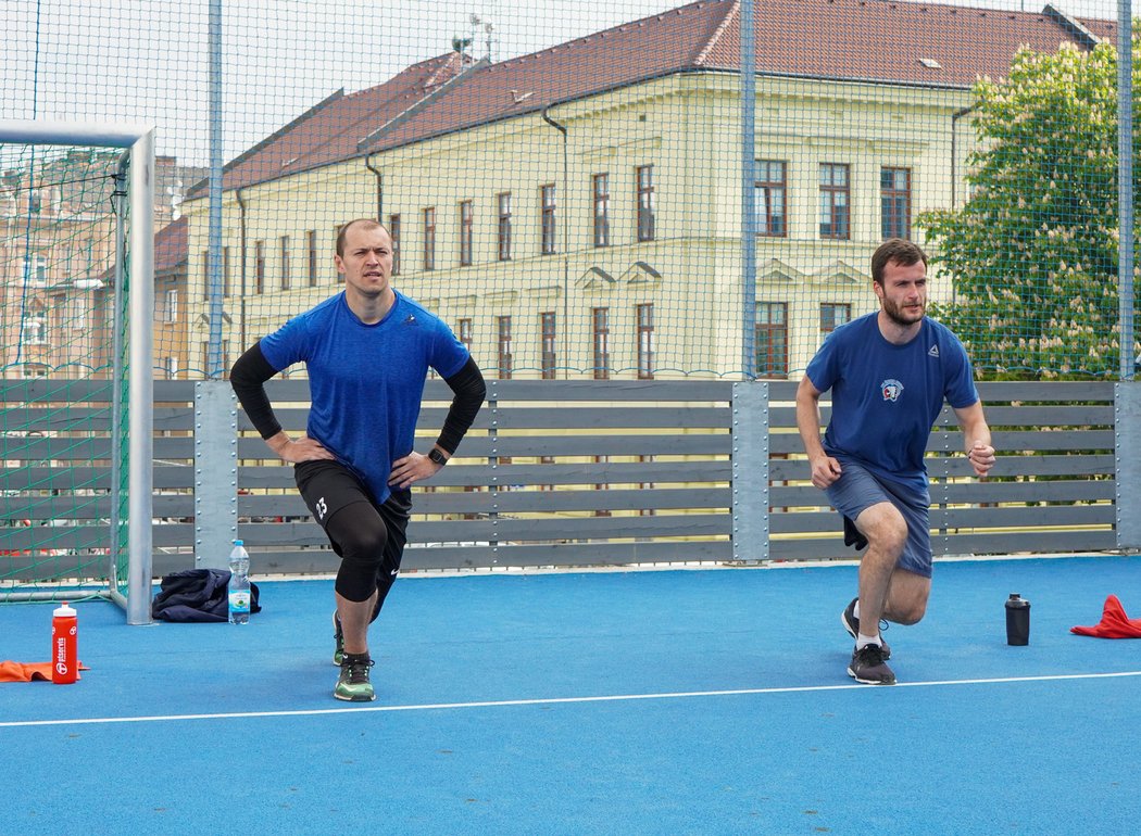 Na úvodním tréninku letní přípravy nechyběli ani forvardi Petr Straka (vlevo) a Jan Eberle