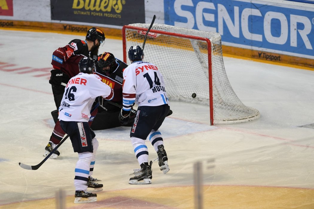 Liberecké vedení 2:1 trefil ve třetí třetině Michal Birner