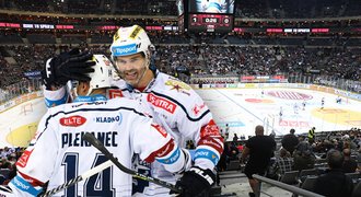 Rytíři v plné O2 areně šokovali Spartu! Svátek hokeje, zářil hrdina Plekanec