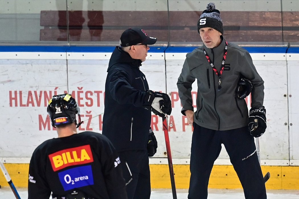 Švédský trenér Hans Wallson se už připojil ke Spartě, ve středu byl na prvním tréninku ale spíš jako pozorovatel
