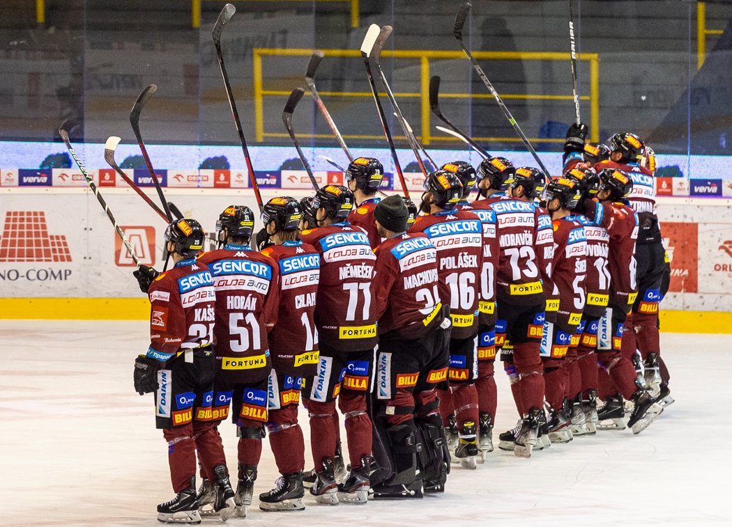 Sparťanští hokejisté se radují z vysoké výhry v Litvínově