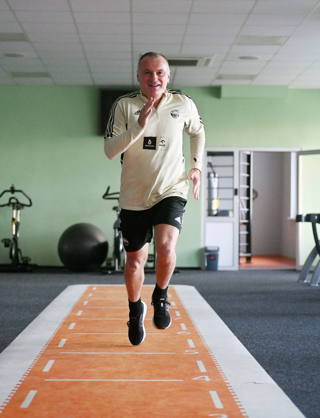 Hokejová legenda Robert Reichel vypráví o běhání, houbaření i práci v chemičce