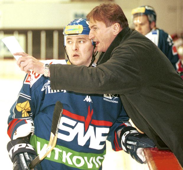 Dmitrij Jerofejev byl na přelomu století jedním z nejoblíbenějších hráčů Vítkovic, kde ho vedl i Alois Hadamczik Dmitrij Jerofejev byl na přelomu století jedním z nejoblíbenějších hráčů Vítkovic, kde ho vedl i Alois Hadamczik