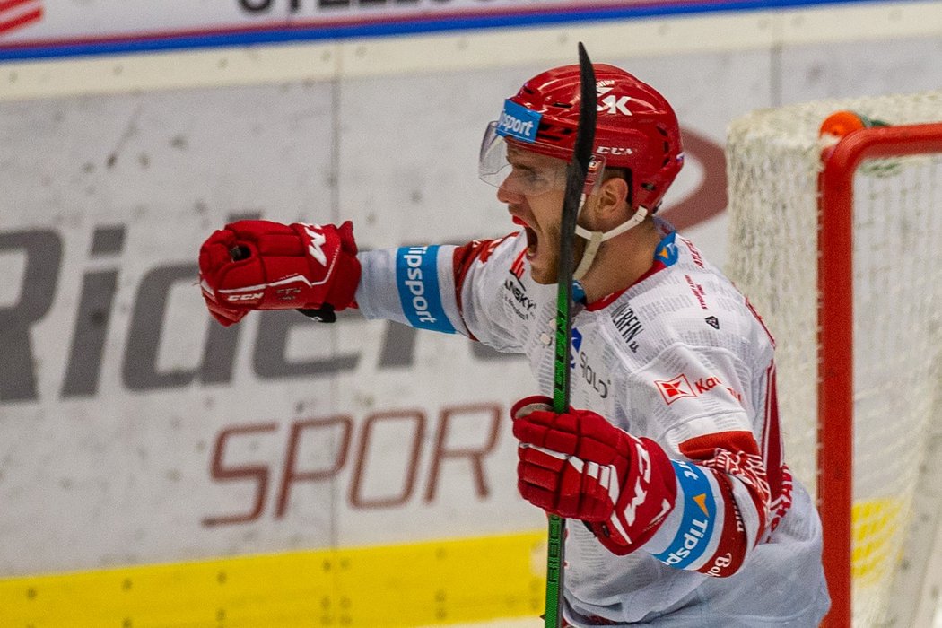 Miloš Roman poslal Třinec ve třetí třetině do vedení 4:1