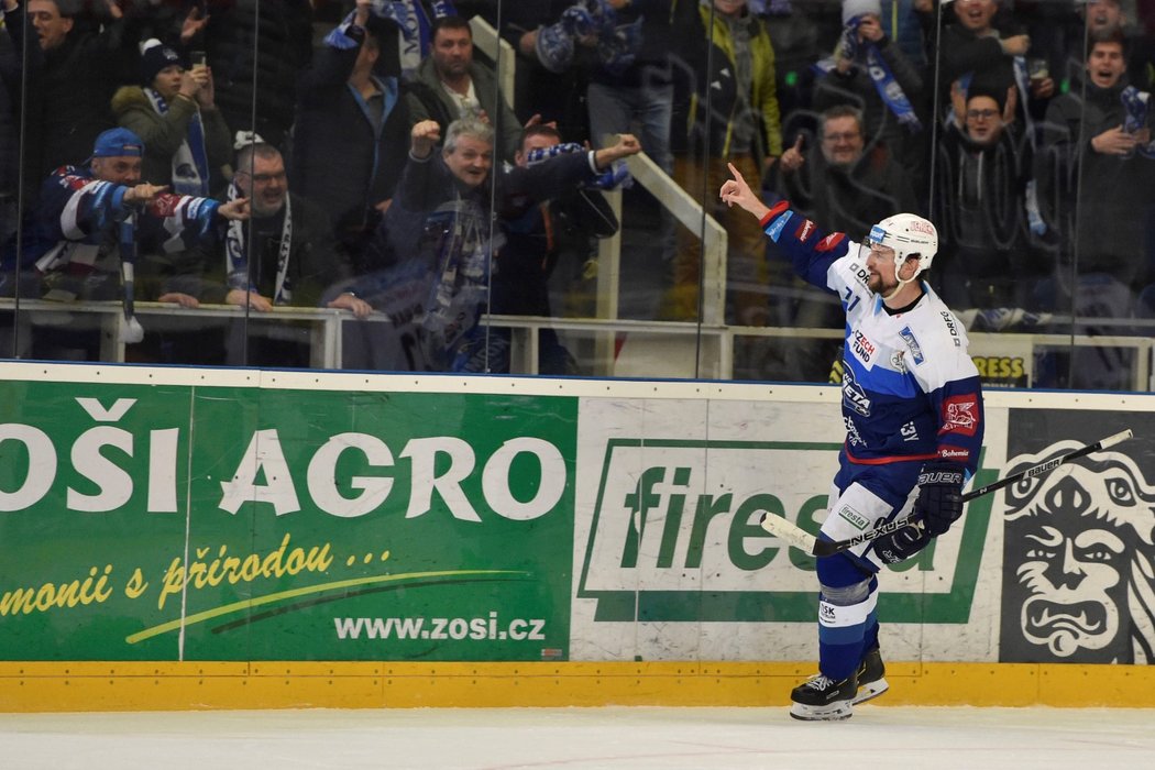 Tomáš Malec oslavuje sedmou branku Komety v duelu se Spartou