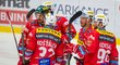Pardubičtí hokejisté se radují z gólu na ledě českobudějovického Motoru