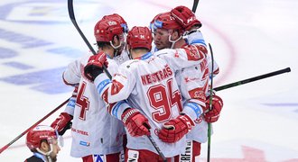 SESTŘIH: Mountfield HK - Třinec 2:3. Otočku mistra završil Roman