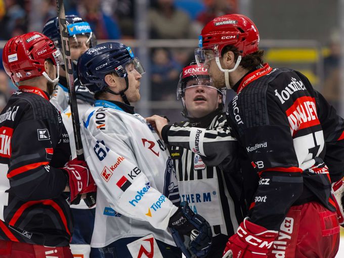 Rivalita s hořkou pachutí. Hradec jako strašák Vítkovic, neporazili ho už čtyři trenéři Rivalita s hořkou pachutí. Hradec jako strašák Vítkovic, neporazili ho už čtyři trenéři