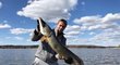 Finský útočník Ahti Oksanen je vášnivým rybářem