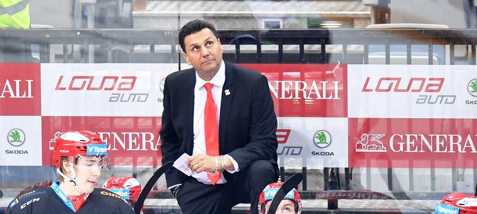 Vladimír Růžička stále nemá smlouvu na novou sezonu. Pokud by Mountfield nezvládl předkolo, zřejmě by v Hradci nepokračoval...